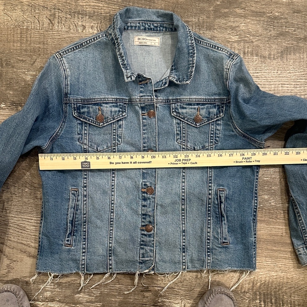 Women's‎ XL BCBGeneration Classic Blue Jean Jacket with Raw Hem - Picture 6 of 6